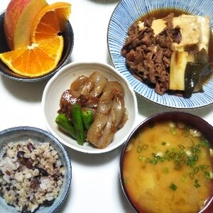 小鉢サイズの肉豆腐。下仁田ネギと牛バラで。